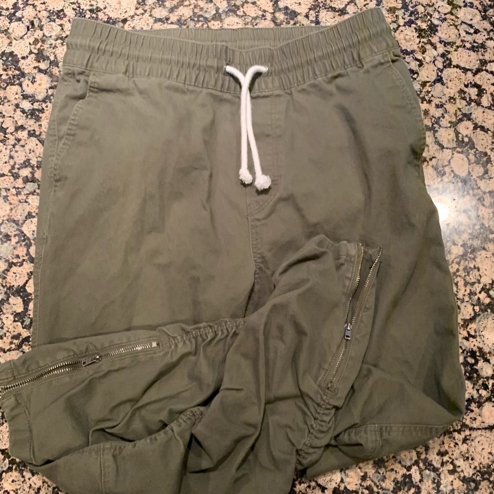 Green zipped joggers